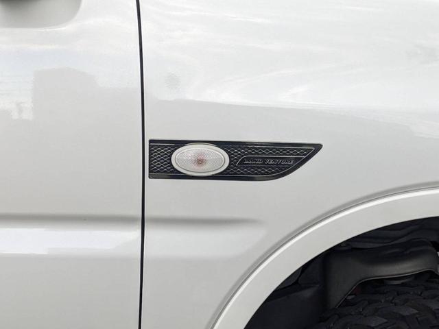 ★右横からの一枚です！任意保険、クレジット、ＪＡＦなど車のことなら当店にお任せ下さい！！維持費が安くて好評の軽自動車。一昔前の軽自動車と比べると良く出来てますよ。