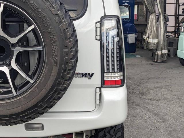 ★右斜め後ろからの一枚です★納車前にはバッチリ仕上げをしてご納車しております！商談時に小キズや線キズなど気になる所があればお気軽にご相談下さい♪内装の写真も是非ご覧ください♪