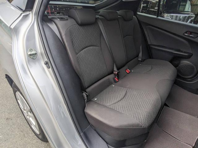 プリウス Ｅ　ＳＤナビ　衝突軽減ブレーキ　前後ドラレコ　バックカメラ　クルーズコントロール　ＥＴＣ　コーナーセンサー　ＬＥＤヘッドライト　オートハイビーム　レーン逸脱警報　純正１５ＡＷ　電格ミラー　ドアバイザー　ＤＶＤ再生　オートライト　集中ドアロック　スマートキー（16枚目）