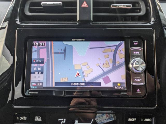 プリウス Ｅ　ＳＤナビ　衝突軽減ブレーキ　前後ドラレコ　バックカメラ　クルーズコントロール　ＥＴＣ　コーナーセンサー　ＬＥＤヘッドライト　オートハイビーム　レーン逸脱警報　純正１５ＡＷ　電格ミラー　ドアバイザー　ＤＶＤ再生　オートライト　集中ドアロック　スマートキー（18枚目）