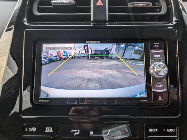 プリウス Ｅ　ＳＤナビ　衝突軽減ブレーキ　前後ドラレコ　バックカメラ　クルーズコントロール　ＥＴＣ　コーナーセンサー　ＬＥＤヘッドライト　オートハイビーム　レーン逸脱警報　純正１５ＡＷ　電格ミラー　ドアバイザー　ＤＶＤ再生　オートライト　集中ドアロック　スマートキー（19枚目）