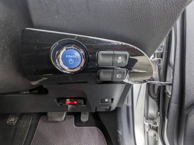 プリウス Ｅ　ＳＤナビ　衝突軽減ブレーキ　前後ドラレコ　バックカメラ　クルーズコントロール　ＥＴＣ　コーナーセンサー　ＬＥＤヘッドライト　オートハイビーム　レーン逸脱警報　純正１５ＡＷ　電格ミラー　ドアバイザー　ＤＶＤ再生　オートライト　集中ドアロック　スマートキー（20枚目）