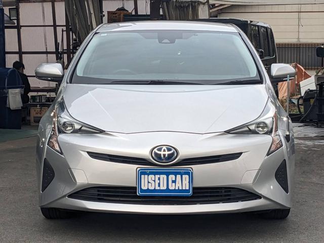 プリウス Ｅ　ＳＤナビ　衝突軽減ブレーキ　前後ドラレコ　バックカメラ　クルーズコントロール　ＥＴＣ　コーナーセンサー　ＬＥＤヘッドライト　オートハイビーム　レーン逸脱警報　純正１５ＡＷ　電格ミラー　ドアバイザー　ＤＶＤ再生　オートライト　集中ドアロック　スマートキー（28枚目）