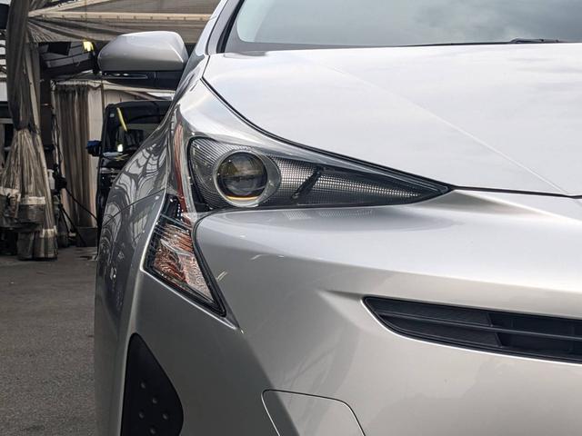 プリウス Ｅ　ＳＤナビ　衝突軽減ブレーキ　前後ドラレコ　バックカメラ　クルーズコントロール　ＥＴＣ　コーナーセンサー　ＬＥＤヘッドライト　オートハイビーム　レーン逸脱警報　純正１５ＡＷ　電格ミラー　ドアバイザー　ＤＶＤ再生　オートライト　集中ドアロック　スマートキー（29枚目）