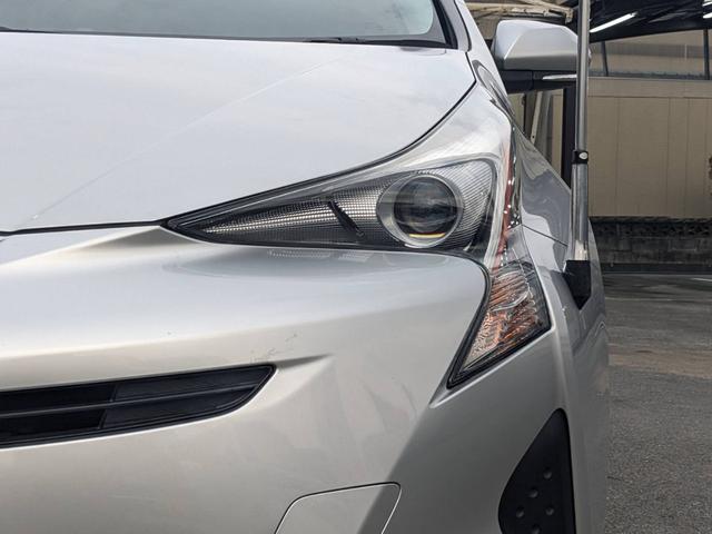 プリウス Ｅ　ＳＤナビ　衝突軽減ブレーキ　前後ドラレコ　バックカメラ　クルーズコントロール　ＥＴＣ　コーナーセンサー　ＬＥＤヘッドライト　オートハイビーム　レーン逸脱警報　純正１５ＡＷ　電格ミラー　ドアバイザー　ＤＶＤ再生　オートライト　集中ドアロック　スマートキー（30枚目）