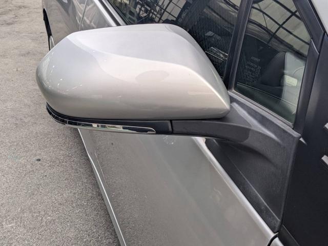 プリウス Ｅ　ＳＤナビ　衝突軽減ブレーキ　前後ドラレコ　バックカメラ　クルーズコントロール　ＥＴＣ　コーナーセンサー　ＬＥＤヘッドライト　オートハイビーム　レーン逸脱警報　純正１５ＡＷ　電格ミラー　ドアバイザー　ＤＶＤ再生　オートライト　集中ドアロック　スマートキー（31枚目）