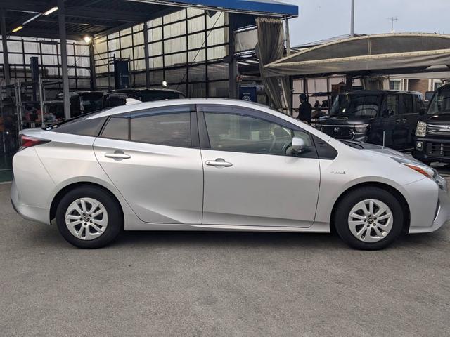 プリウス Ｅ　ＳＤナビ　衝突軽減ブレーキ　前後ドラレコ　バックカメラ　クルーズコントロール　ＥＴＣ　コーナーセンサー　ＬＥＤヘッドライト　オートハイビーム　レーン逸脱警報　純正１５ＡＷ　電格ミラー　ドアバイザー　ＤＶＤ再生　オートライト　集中ドアロック　スマートキー（35枚目）