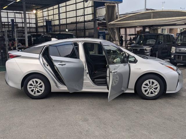 プリウス Ｅ　ＳＤナビ　衝突軽減ブレーキ　前後ドラレコ　バックカメラ　クルーズコントロール　ＥＴＣ　コーナーセンサー　ＬＥＤヘッドライト　オートハイビーム　レーン逸脱警報　純正１５ＡＷ　電格ミラー　ドアバイザー　ＤＶＤ再生　オートライト　集中ドアロック　スマートキー（36枚目）