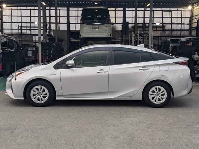 プリウス Ｅ　ＳＤナビ　衝突軽減ブレーキ　前後ドラレコ　バックカメラ　クルーズコントロール　ＥＴＣ　コーナーセンサー　ＬＥＤヘッドライト　オートハイビーム　レーン逸脱警報　純正１５ＡＷ　電格ミラー　ドアバイザー　ＤＶＤ再生　オートライト　集中ドアロック　スマートキー（37枚目）