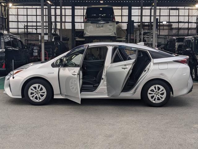 プリウス Ｅ　ＳＤナビ　衝突軽減ブレーキ　前後ドラレコ　バックカメラ　クルーズコントロール　ＥＴＣ　コーナーセンサー　ＬＥＤヘッドライト　オートハイビーム　レーン逸脱警報　純正１５ＡＷ　電格ミラー　ドアバイザー　ＤＶＤ再生　オートライト　集中ドアロック　スマートキー（38枚目）