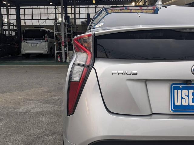 プリウス Ｅ　ＳＤナビ　衝突軽減ブレーキ　前後ドラレコ　バックカメラ　クルーズコントロール　ＥＴＣ　コーナーセンサー　ＬＥＤヘッドライト　オートハイビーム　レーン逸脱警報　純正１５ＡＷ　電格ミラー　ドアバイザー　ＤＶＤ再生　オートライト　集中ドアロック　スマートキー（41枚目）