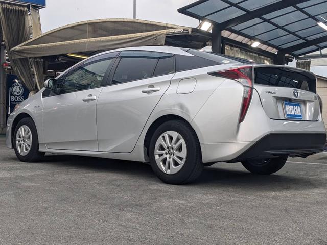 プリウス Ｅ　ＳＤナビ　衝突軽減ブレーキ　前後ドラレコ　バックカメラ　クルーズコントロール　ＥＴＣ　コーナーセンサー　ＬＥＤヘッドライト　オートハイビーム　レーン逸脱警報　純正１５ＡＷ　電格ミラー　ドアバイザー　ＤＶＤ再生　オートライト　集中ドアロック　スマートキー（44枚目）