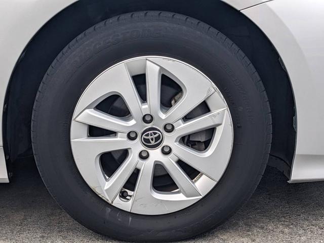 プリウス Ｅ　ＳＤナビ　衝突軽減ブレーキ　前後ドラレコ　バックカメラ　クルーズコントロール　ＥＴＣ　コーナーセンサー　ＬＥＤヘッドライト　オートハイビーム　レーン逸脱警報　純正１５ＡＷ　電格ミラー　ドアバイザー　ＤＶＤ再生　オートライト　集中ドアロック　スマートキー（48枚目）