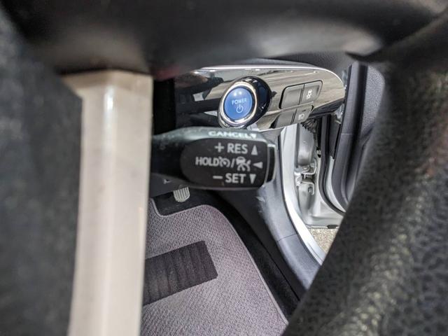 プリウス Ｅ　ＳＤナビ　衝突軽減ブレーキ　前後ドラレコ　バックカメラ　クルーズコントロール　ＥＴＣ　コーナーセンサー　ＬＥＤヘッドライト　オートハイビーム　レーン逸脱警報　純正１５ＡＷ　電格ミラー　ドアバイザー　ＤＶＤ再生　オートライト　集中ドアロック　スマートキー（57枚目）