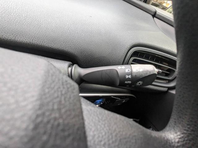 プリウス Ｅ　ＳＤナビ　衝突軽減ブレーキ　前後ドラレコ　バックカメラ　クルーズコントロール　ＥＴＣ　コーナーセンサー　ＬＥＤヘッドライト　オートハイビーム　レーン逸脱警報　純正１５ＡＷ　電格ミラー　ドアバイザー　ＤＶＤ再生　オートライト　集中ドアロック　スマートキー（59枚目）