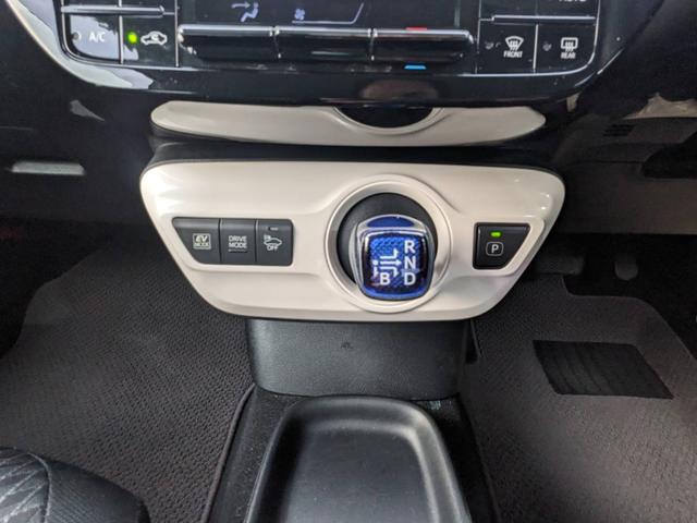 プリウス Ｅ　ＳＤナビ　衝突軽減ブレーキ　前後ドラレコ　バックカメラ　クルーズコントロール　ＥＴＣ　コーナーセンサー　ＬＥＤヘッドライト　オートハイビーム　レーン逸脱警報　純正１５ＡＷ　電格ミラー　ドアバイザー　ＤＶＤ再生　オートライト　集中ドアロック　スマートキー（60枚目）