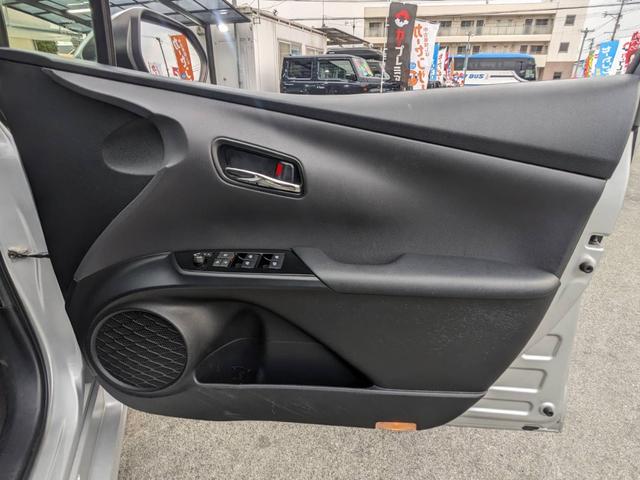 プリウス Ｅ　ＳＤナビ　衝突軽減ブレーキ　前後ドラレコ　バックカメラ　クルーズコントロール　ＥＴＣ　コーナーセンサー　ＬＥＤヘッドライト　オートハイビーム　レーン逸脱警報　純正１５ＡＷ　電格ミラー　ドアバイザー　ＤＶＤ再生　オートライト　集中ドアロック　スマートキー（66枚目）