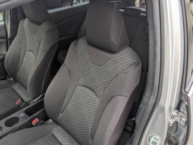 プリウス Ｅ　ＳＤナビ　衝突軽減ブレーキ　前後ドラレコ　バックカメラ　クルーズコントロール　ＥＴＣ　コーナーセンサー　ＬＥＤヘッドライト　オートハイビーム　レーン逸脱警報　純正１５ＡＷ　電格ミラー　ドアバイザー　ＤＶＤ再生　オートライト　集中ドアロック　スマートキー（67枚目）