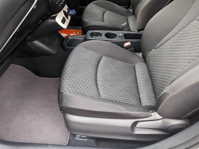 プリウス Ｅ　ＳＤナビ　衝突軽減ブレーキ　前後ドラレコ　バックカメラ　クルーズコントロール　ＥＴＣ　コーナーセンサー　ＬＥＤヘッドライト　オートハイビーム　レーン逸脱警報　純正１５ＡＷ　電格ミラー　ドアバイザー　ＤＶＤ再生　オートライト　集中ドアロック　スマートキー（68枚目）