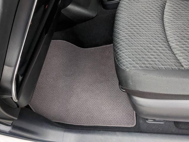 プリウス Ｅ　ＳＤナビ　衝突軽減ブレーキ　前後ドラレコ　バックカメラ　クルーズコントロール　ＥＴＣ　コーナーセンサー　ＬＥＤヘッドライト　オートハイビーム　レーン逸脱警報　純正１５ＡＷ　電格ミラー　ドアバイザー　ＤＶＤ再生　オートライト　集中ドアロック　スマートキー（69枚目）