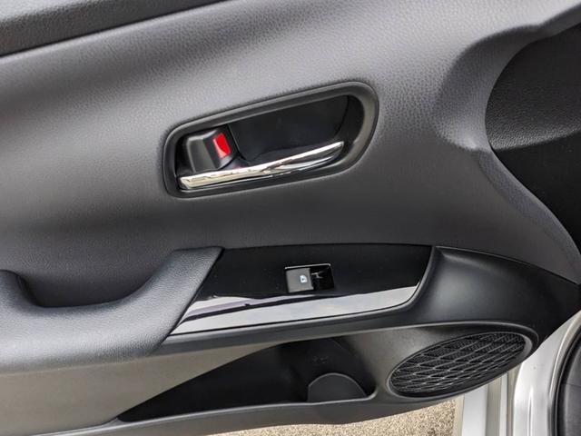 プリウス Ｅ　ＳＤナビ　衝突軽減ブレーキ　前後ドラレコ　バックカメラ　クルーズコントロール　ＥＴＣ　コーナーセンサー　ＬＥＤヘッドライト　オートハイビーム　レーン逸脱警報　純正１５ＡＷ　電格ミラー　ドアバイザー　ＤＶＤ再生　オートライト　集中ドアロック　スマートキー（70枚目）
