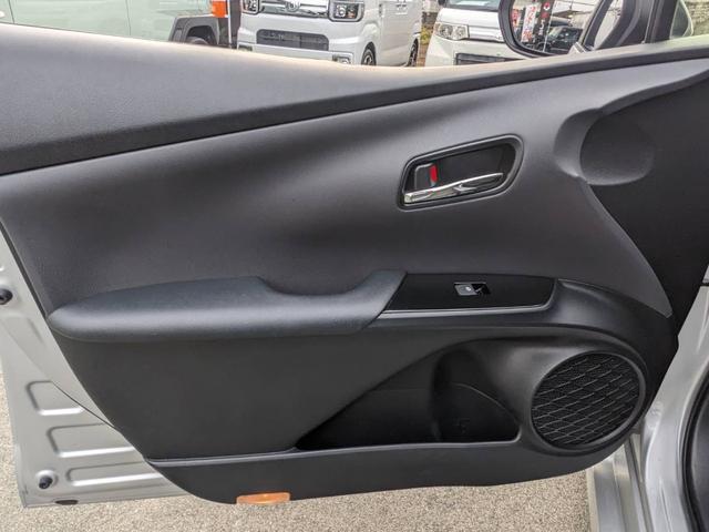 プリウス Ｅ　ＳＤナビ　衝突軽減ブレーキ　前後ドラレコ　バックカメラ　クルーズコントロール　ＥＴＣ　コーナーセンサー　ＬＥＤヘッドライト　オートハイビーム　レーン逸脱警報　純正１５ＡＷ　電格ミラー　ドアバイザー　ＤＶＤ再生　オートライト　集中ドアロック　スマートキー（71枚目）