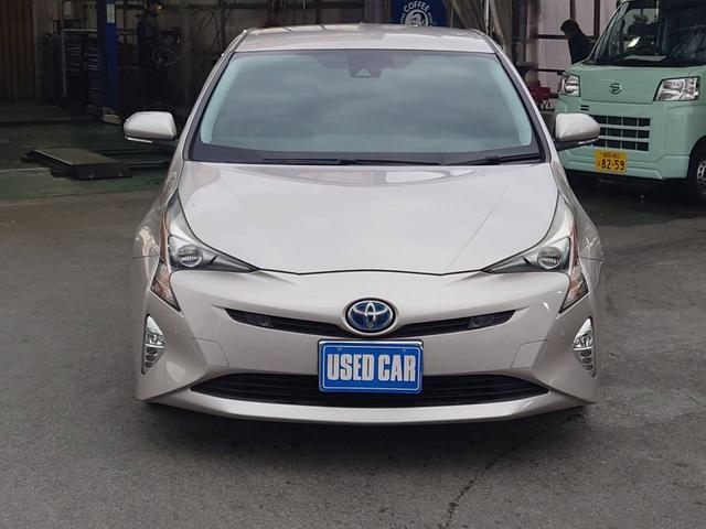 プリウス Ｓセーフティプラス　純正ナビ　衝突軽減ブレーキ　バックカメラ　パーキングアシスト　Ｂｌｕｅｔｏｏｔｈ　ＴＶ　クルコン　ＨＵＤ　コーナーセンサー　ＥＴＣ　純正１５ＡＷ　レーン逸脱警報　ＬＥＤヘッドライト　ＬＥＤフォグ　オートハイビーム　革巻ハンドル　スマートキー（4枚目）