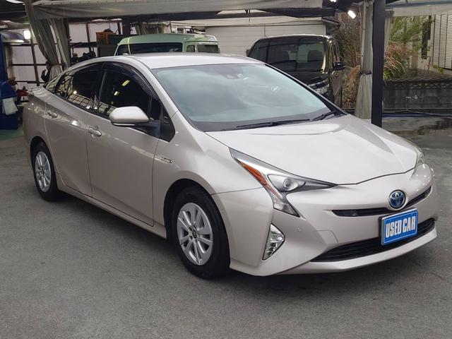 プリウス Ｓセーフティプラス　純正ナビ　衝突軽減ブレーキ　バックカメラ　パーキングアシスト　Ｂｌｕｅｔｏｏｔｈ　ＴＶ　クルコン　ＨＵＤ　コーナーセンサー　ＥＴＣ　純正１５ＡＷ　レーン逸脱警報　ＬＥＤヘッドライト　ＬＥＤフォグ　オートハイビーム　革巻ハンドル　スマートキー（5枚目）