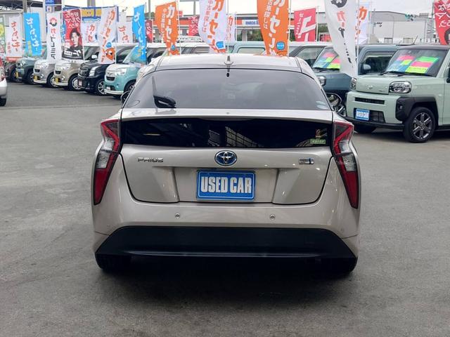 プリウス Ｓセーフティプラス　純正ナビ　衝突軽減ブレーキ　バックカメラ　パーキングアシスト　Ｂｌｕｅｔｏｏｔｈ　ＴＶ　クルコン　ＨＵＤ　コーナーセンサー　ＥＴＣ　純正１５ＡＷ　レーン逸脱警報　ＬＥＤヘッドライト　ＬＥＤフォグ　オートハイビーム　革巻ハンドル　スマートキー（7枚目）