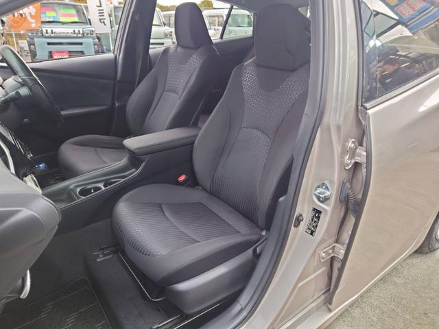 プリウス Ｓセーフティプラス　純正ナビ　衝突軽減ブレーキ　バックカメラ　パーキングアシスト　Ｂｌｕｅｔｏｏｔｈ　ＴＶ　クルコン　ＨＵＤ　コーナーセンサー　ＥＴＣ　純正１５ＡＷ　レーン逸脱警報　ＬＥＤヘッドライト　ＬＥＤフォグ　オートハイビーム　革巻ハンドル　スマートキー（15枚目）