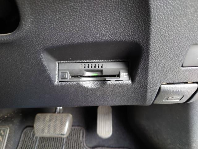 プリウス Ｓセーフティプラス　純正ナビ　衝突軽減ブレーキ　バックカメラ　パーキングアシスト　Ｂｌｕｅｔｏｏｔｈ　ＴＶ　クルコン　ＨＵＤ　コーナーセンサー　ＥＴＣ　純正１５ＡＷ　レーン逸脱警報　ＬＥＤヘッドライト　ＬＥＤフォグ　オートハイビーム　革巻ハンドル　スマートキー（20枚目）