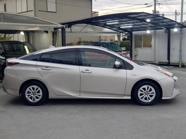 プリウス Ｓセーフティプラス　純正ナビ　衝突軽減ブレーキ　バックカメラ　パーキングアシスト　Ｂｌｕｅｔｏｏｔｈ　ＴＶ　クルコン　ＨＵＤ　コーナーセンサー　ＥＴＣ　純正１５ＡＷ　レーン逸脱警報　ＬＥＤヘッドライト　ＬＥＤフォグ　オートハイビーム　革巻ハンドル　スマートキー（25枚目）