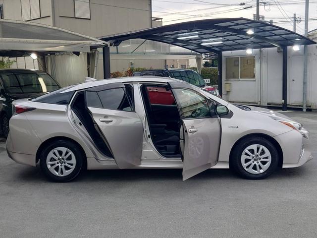 プリウス Ｓセーフティプラス　純正ナビ　衝突軽減ブレーキ　バックカメラ　パーキングアシスト　Ｂｌｕｅｔｏｏｔｈ　ＴＶ　クルコン　ＨＵＤ　コーナーセンサー　ＥＴＣ　純正１５ＡＷ　レーン逸脱警報　ＬＥＤヘッドライト　ＬＥＤフォグ　オートハイビーム　革巻ハンドル　スマートキー（26枚目）