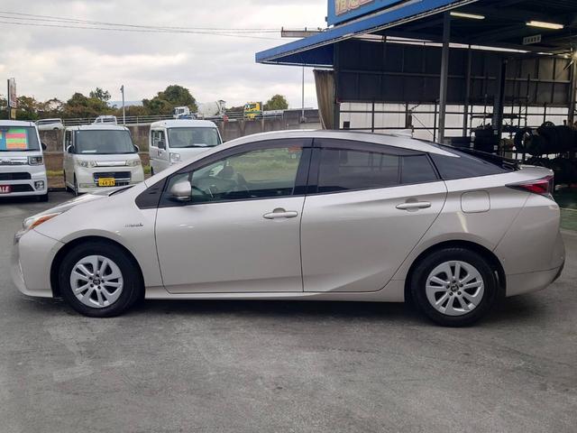 プリウス Ｓセーフティプラス　純正ナビ　衝突軽減ブレーキ　バックカメラ　パーキングアシスト　Ｂｌｕｅｔｏｏｔｈ　ＴＶ　クルコン　ＨＵＤ　コーナーセンサー　ＥＴＣ　純正１５ＡＷ　レーン逸脱警報　ＬＥＤヘッドライト　ＬＥＤフォグ　オートハイビーム　革巻ハンドル　スマートキー（27枚目）