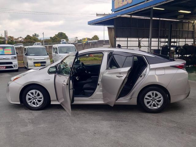 プリウス Ｓセーフティプラス　純正ナビ　衝突軽減ブレーキ　バックカメラ　パーキングアシスト　Ｂｌｕｅｔｏｏｔｈ　ＴＶ　クルコン　ＨＵＤ　コーナーセンサー　ＥＴＣ　純正１５ＡＷ　レーン逸脱警報　ＬＥＤヘッドライト　ＬＥＤフォグ　オートハイビーム　革巻ハンドル　スマートキー（28枚目）