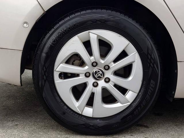 プリウス Ｓセーフティプラス　純正ナビ　衝突軽減ブレーキ　バックカメラ　パーキングアシスト　Ｂｌｕｅｔｏｏｔｈ　ＴＶ　クルコン　ＨＵＤ　コーナーセンサー　ＥＴＣ　純正１５ＡＷ　レーン逸脱警報　ＬＥＤヘッドライト　ＬＥＤフォグ　オートハイビーム　革巻ハンドル　スマートキー（33枚目）