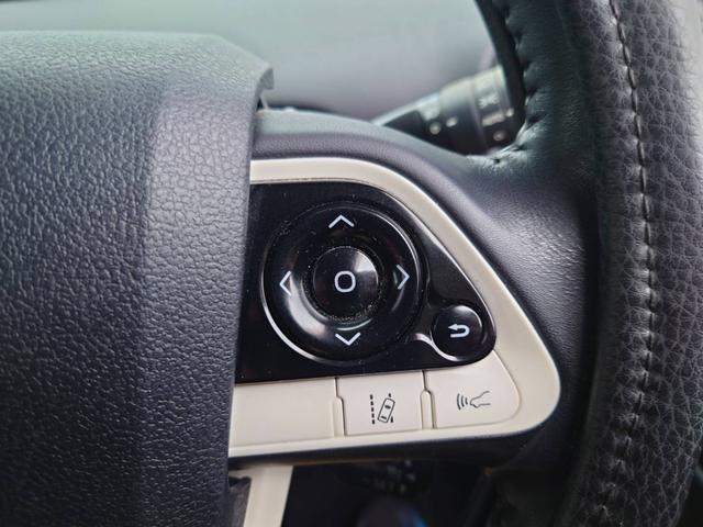 プリウス Ｓセーフティプラス　純正ナビ　衝突軽減ブレーキ　バックカメラ　パーキングアシスト　Ｂｌｕｅｔｏｏｔｈ　ＴＶ　クルコン　ＨＵＤ　コーナーセンサー　ＥＴＣ　純正１５ＡＷ　レーン逸脱警報　ＬＥＤヘッドライト　ＬＥＤフォグ　オートハイビーム　革巻ハンドル　スマートキー（39枚目）