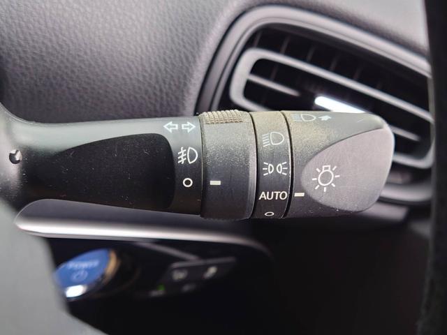 プリウス Ｓセーフティプラス　純正ナビ　衝突軽減ブレーキ　バックカメラ　パーキングアシスト　Ｂｌｕｅｔｏｏｔｈ　ＴＶ　クルコン　ＨＵＤ　コーナーセンサー　ＥＴＣ　純正１５ＡＷ　レーン逸脱警報　ＬＥＤヘッドライト　ＬＥＤフォグ　オートハイビーム　革巻ハンドル　スマートキー（41枚目）