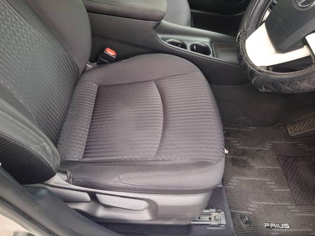 プリウス Ｓセーフティプラス　純正ナビ　衝突軽減ブレーキ　バックカメラ　パーキングアシスト　Ｂｌｕｅｔｏｏｔｈ　ＴＶ　クルコン　ＨＵＤ　コーナーセンサー　ＥＴＣ　純正１５ＡＷ　レーン逸脱警報　ＬＥＤヘッドライト　ＬＥＤフォグ　オートハイビーム　革巻ハンドル　スマートキー（47枚目）