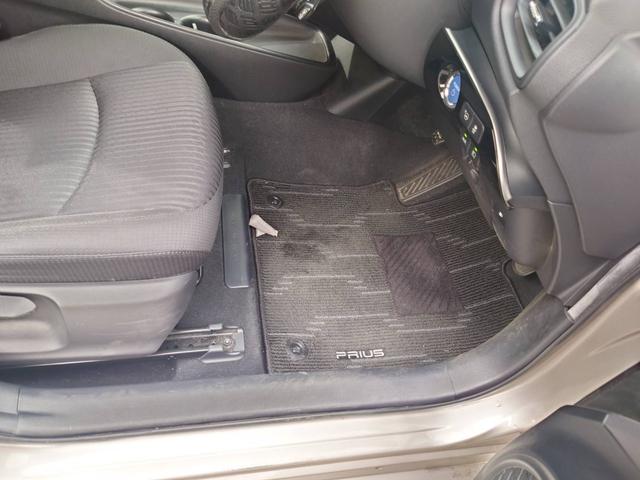 プリウス Ｓセーフティプラス　純正ナビ　衝突軽減ブレーキ　バックカメラ　パーキングアシスト　Ｂｌｕｅｔｏｏｔｈ　ＴＶ　クルコン　ＨＵＤ　コーナーセンサー　ＥＴＣ　純正１５ＡＷ　レーン逸脱警報　ＬＥＤヘッドライト　ＬＥＤフォグ　オートハイビーム　革巻ハンドル　スマートキー（48枚目）