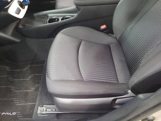 プリウス Ｓセーフティプラス　純正ナビ　衝突軽減ブレーキ　バックカメラ　パーキングアシスト　Ｂｌｕｅｔｏｏｔｈ　ＴＶ　クルコン　ＨＵＤ　コーナーセンサー　ＥＴＣ　純正１５ＡＷ　レーン逸脱警報　ＬＥＤヘッドライト　ＬＥＤフォグ　オートハイビーム　革巻ハンドル　スマートキー（52枚目）