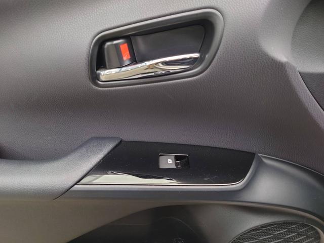 プリウス Ｓセーフティプラス　純正ナビ　衝突軽減ブレーキ　バックカメラ　パーキングアシスト　Ｂｌｕｅｔｏｏｔｈ　ＴＶ　クルコン　ＨＵＤ　コーナーセンサー　ＥＴＣ　純正１５ＡＷ　レーン逸脱警報　ＬＥＤヘッドライト　ＬＥＤフォグ　オートハイビーム　革巻ハンドル　スマートキー（54枚目）