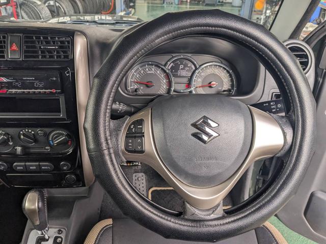 ジムニー ランドベンチャー　４ＷＤ　１０型ＡＴ　レザーシート　シートヒーター　フォグライト　ＥＴＣ　キーレス　電格ミラー　革巻ハンドル　ターボ　ドアバイザー　背面タイヤカバー　ミラーヒーター　フェンダーミラー　光軸調整ライト　純正１５ＡＷ　エアバック（12枚目）