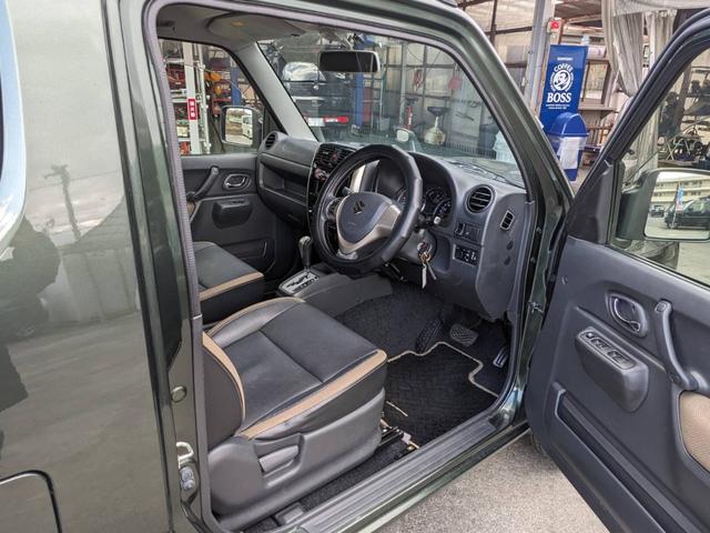 ジムニー ランドベンチャー　４ＷＤ　１０型ＡＴ　レザーシート　シートヒーター　フォグライト　ＥＴＣ　キーレス　電格ミラー　革巻ハンドル　ターボ　ドアバイザー　背面タイヤカバー　ミラーヒーター　フェンダーミラー　光軸調整ライト　純正１５ＡＷ　エアバック（13枚目）