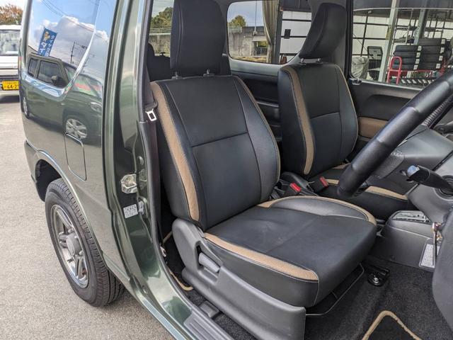 ジムニー ランドベンチャー　４ＷＤ　１０型ＡＴ　レザーシート　シートヒーター　フォグライト　ＥＴＣ　キーレス　電格ミラー　革巻ハンドル　ターボ　ドアバイザー　背面タイヤカバー　ミラーヒーター　フェンダーミラー　光軸調整ライト　純正１５ＡＷ　エアバック（14枚目）