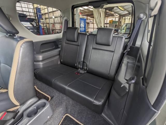 ジムニー ランドベンチャー　４ＷＤ　１０型ＡＴ　レザーシート　シートヒーター　フォグライト　ＥＴＣ　キーレス　電格ミラー　革巻ハンドル　ターボ　ドアバイザー　背面タイヤカバー　ミラーヒーター　フェンダーミラー　光軸調整ライト　純正１５ＡＷ　エアバック（18枚目）