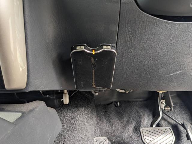 ジムニー ランドベンチャー　４ＷＤ　１０型ＡＴ　レザーシート　シートヒーター　フォグライト　ＥＴＣ　キーレス　電格ミラー　革巻ハンドル　ターボ　ドアバイザー　背面タイヤカバー　ミラーヒーター　フェンダーミラー　光軸調整ライト　純正１５ＡＷ　エアバック（21枚目）