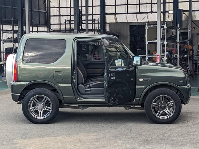 ジムニー ランドベンチャー　４ＷＤ　１０型ＡＴ　レザーシート　シートヒーター　フォグライト　ＥＴＣ　キーレス　電格ミラー　革巻ハンドル　ターボ　ドアバイザー　背面タイヤカバー　ミラーヒーター　フェンダーミラー　光軸調整ライト　純正１５ＡＷ　エアバック（38枚目）
