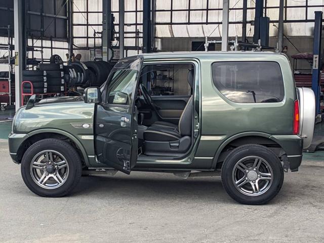 ジムニー ランドベンチャー　４ＷＤ　１０型ＡＴ　レザーシート　シートヒーター　フォグライト　ＥＴＣ　キーレス　電格ミラー　革巻ハンドル　ターボ　ドアバイザー　背面タイヤカバー　ミラーヒーター　フェンダーミラー　光軸調整ライト　純正１５ＡＷ　エアバック（40枚目）