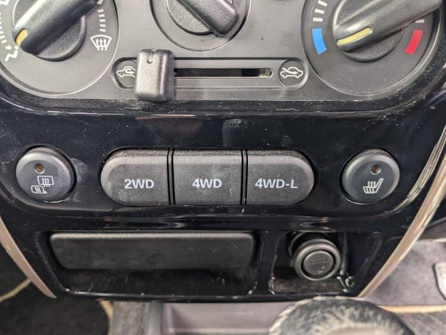 ジムニー ランドベンチャー　４ＷＤ　１０型ＡＴ　レザーシート　シートヒーター　フォグライト　ＥＴＣ　キーレス　電格ミラー　革巻ハンドル　ターボ　ドアバイザー　背面タイヤカバー　ミラーヒーター　フェンダーミラー　光軸調整ライト　純正１５ＡＷ　エアバック（60枚目）